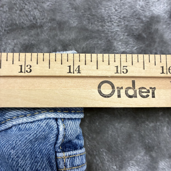 Levi’s High Waist Mom Jean Shorts Women Sz.27 Blue Cut Off Distressed 3” - Picture 6 of 9